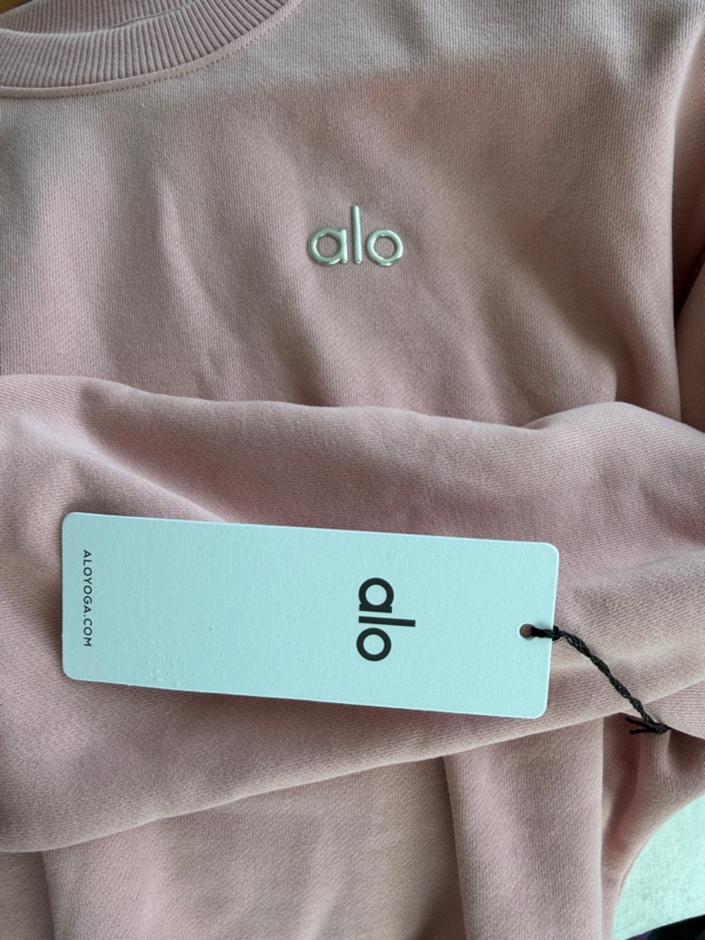 ALO Yoga Cropped Accolade Crewneck Sweatshirt in Vintage Pink - Picture 5 of 6